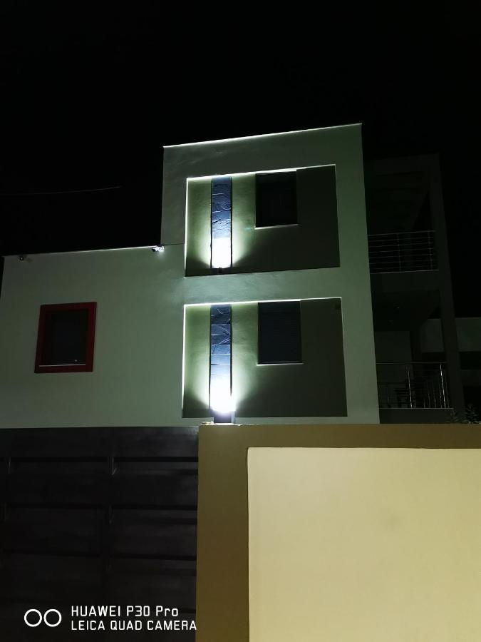 Pall'S Minimal Apartment Néa Péramos Kültér fotó