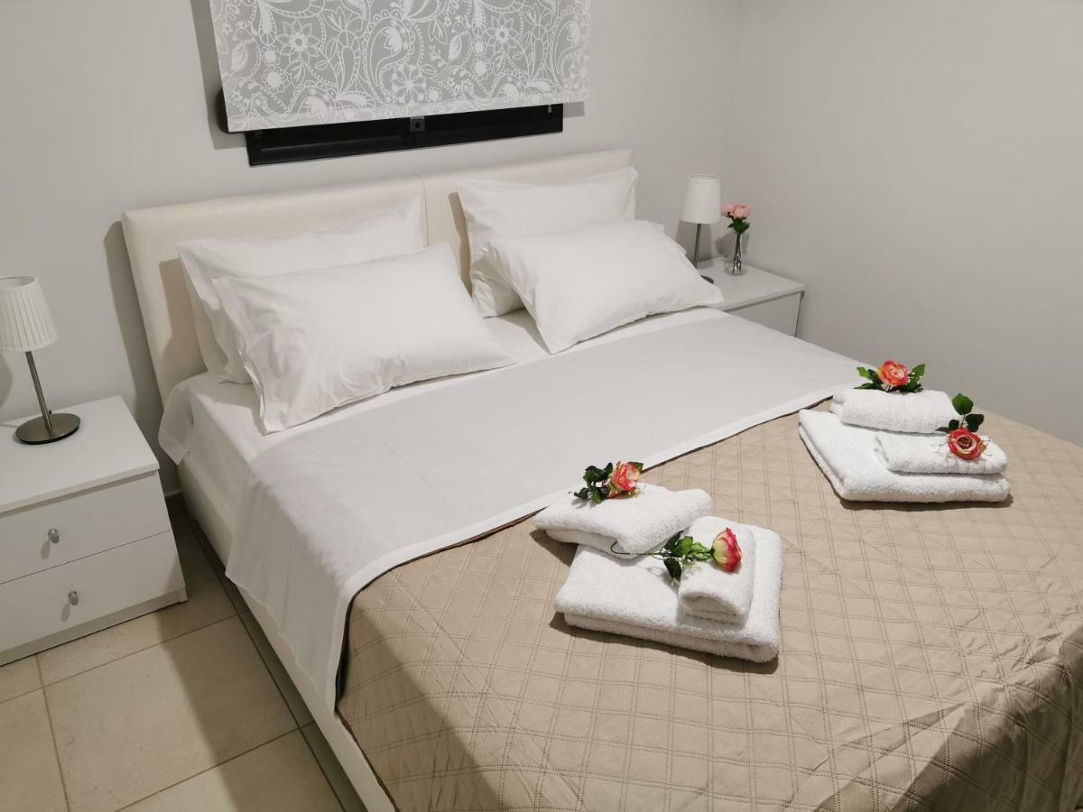 Pall'S Minimal Apartment Néa Péramos Kültér fotó
