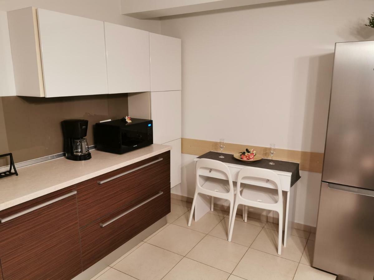 Pall'S Minimal Apartment Néa Péramos Kültér fotó